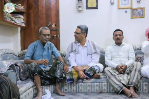مدير صندوق النظافة بالوادي يزور الصحفي الكبير بن سميط