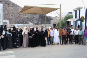 لليوم الـ11.. كوادر أمانة الانتقالي تواصل وقفتها الاحتجاجية في عدن