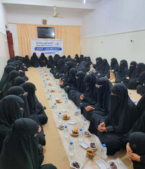 حزب الإصلاح يهين الحضرميات بحبة سمبوسة وتمر الصدقة مقابل صورة للتسويق السياسي