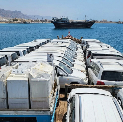 "4500 سيارة رهينة التعطيل".. كارثة ميناء الشحر تفضح عبث سلطات الأمر الواقع وتجويع الناس