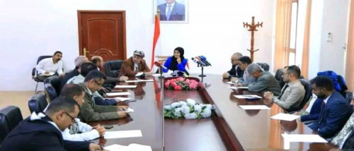 "سقطة قانونية فاضحة".. وزيرة يمنية تتجاوز حدودها وتتعامل مع القضاء كأنه تابع لها