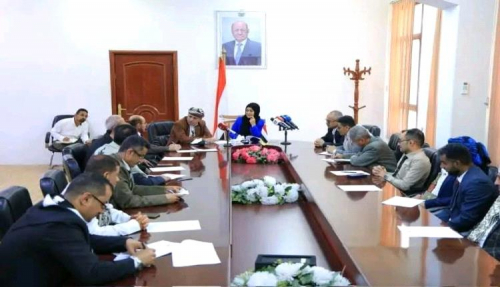 "سقطة قانونية فاضحة".. وزيرة يمنية تتجاوز حدودها وتتعامل مع القضاء كأنه تابع لها