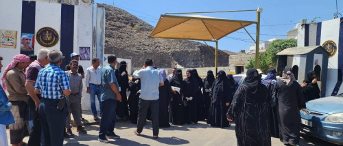 إغلاق مقار الانتقالي الجنوبي: من يملك الحق القانوني ومن يملك قوة البطش؟