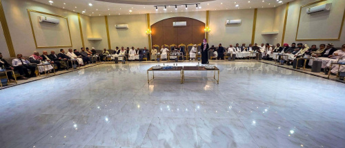 المحافظ شيخ يقيم مأدبة عشاء كبرى في الرياض.. من ماله الخاص أم من أموال أبناء عدن الجياع (صور)