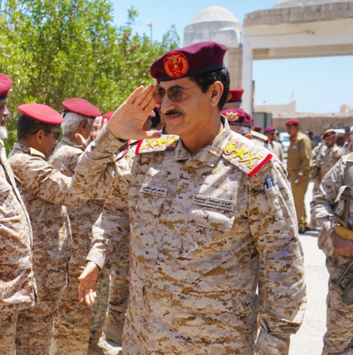 أبو الإرهاب يعيد مأساة 1994: وزير الدفاع اليمني يشرع في تسريح القوات المسلحة الجنوبية