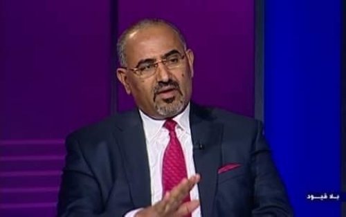 كاتب صحفي : الزبيدي أكثر وضوحا وإصرارا على "الشراكة" مع بريطانيا!