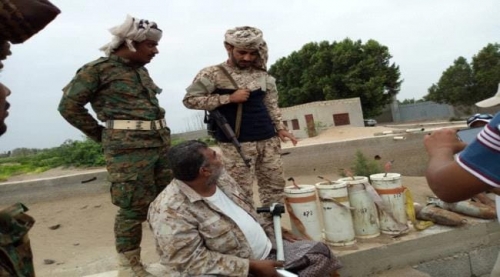 قوات الحزام الأمني بعد تبطل عبوات ناسفة زرعها إرهابيون شمال عدن
