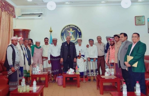 الرئيس الزُبيدي يلتقي بعدد من الوجهاء والمشائخ من محافظة أبين