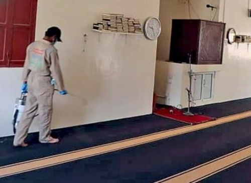 بعد حديبو.. خليفة الإنسانية تبدأ تعقيم قلنسية من كورونا