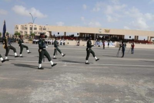 المحافظ البحسني يشهد تخرّج الدفعة الأولى لطلاب كلية الشرطة بحضرموت