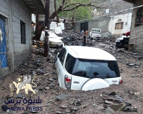 امطار غزيرة على عدن وغرق منازل في التواهي وكريتر وتسبب خسائر مادية