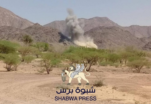 بعد اعتراض الموكب ..طيران التحالف يستهدف مواقع بالقرب من نقطة ميليشيا الإخوان بميفعه