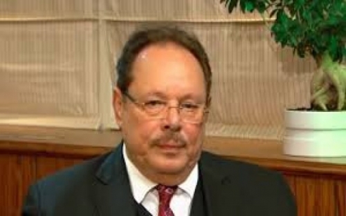 علي ناصر محمد ونشطاء يمنيون يقولون ان بيان الانتقالي يثير مخاوفهم وناشطون يسخرون