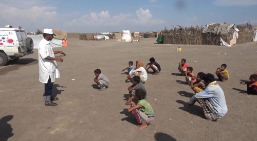 الهلال الأحمر الإماراتي يطلق حملة لتوعية المواطنين من مخاطر فيروس كورونا في منطقة الغويرق بالحديدة