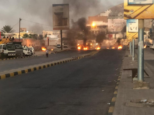 احتجاجات غاضبة بالمكلا رفضا لتردي الخدمات