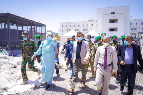 المحافظ لملس يتفقد سير العمل بمستشفى الجمهورية التعليمي ويدعو المنظمات الدولية لدعم جهود مكافحة كورونا