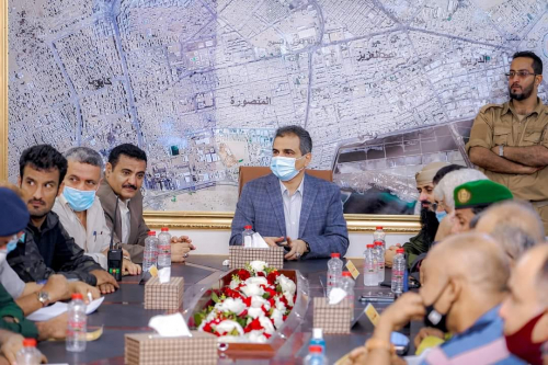المحافظ لملس يترأس اجتماعا للمكتب التنفيذي لمديرية المنصورة ويفتتح مشروعي مبنى السلطة المحلية ومدرجات ملعب النادي