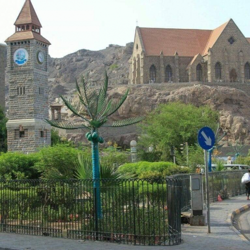 مصدر بأمن عدن ينفي صلة الأجهزة الأمنية باقتحام مكتب رجل الأعمال ناصر الصويدر.