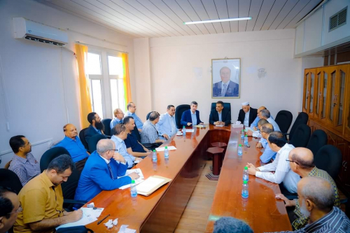  المحافظ لملس يبحث مع رجال الاعمال سبل دعم جهود مكافحة كورونا بالعاصمة عدن