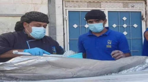 مؤسسة الشيخ خليفة ترعى الأكثر احتياجًا في سقطرى بوجبات إفطار