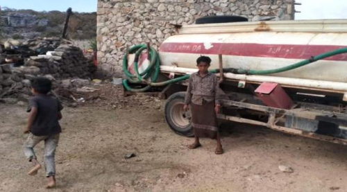 سقطرى.. صهاريج مياه خليفة الإنسانية تتدفق على ديكسم