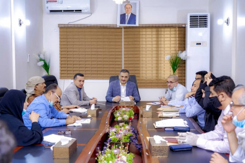 لملس يعقد اجتماعاً طارئاً بمديري مديريات العاصمة عدن لبحث سُبل تعزيز جهود مواجهة المنخفض الجوي