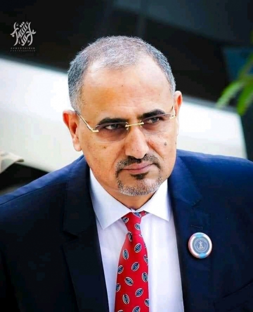 الرئيس عيدروس الزُبيدي يُعزّي في وفاة الدبلوماسي الجنوبي السفير محمد بانافع