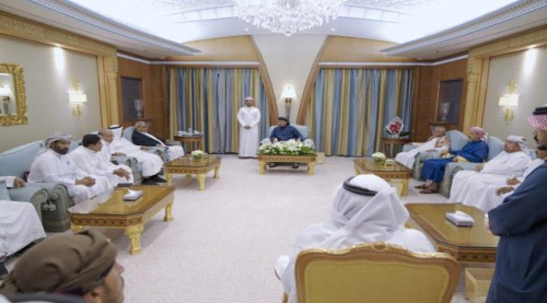 الرئيس الزُبيدي يشيد بدور أبناء شبوة وحضرموت في إنجاح مشاورات الرياض