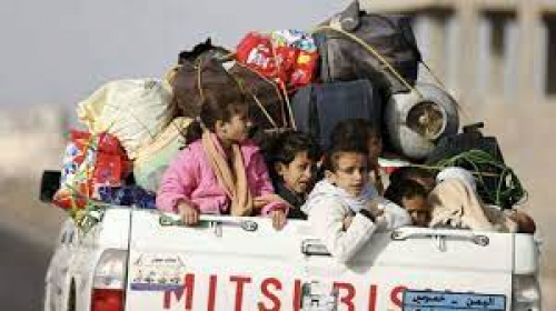 أبناء عدن يطالبون الرئاسي إعادة النازحين إلى محافظاتهم ونقل العسكريين إلى مأرب