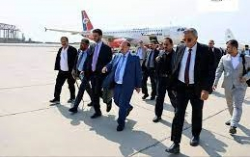 وصول مسؤولين حكوميين يمنيين إلى عدن