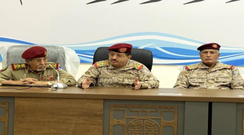 يا مقدشي خل عينك على مأرب والعب غيرها؟!