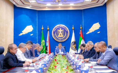 رئاسة الانتقالي تطالب الحكومة بمعالجات حقيقية لوقف انهيار العملة 