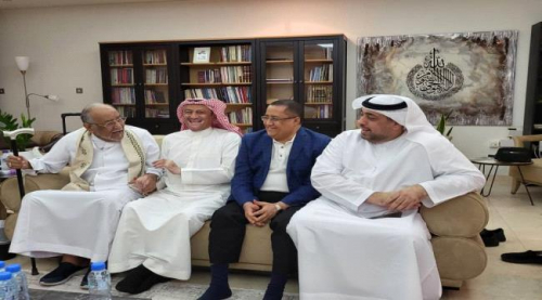 اللواء الحارثي يطمئن على صحة السياسي الجنوبي السيد الجفري