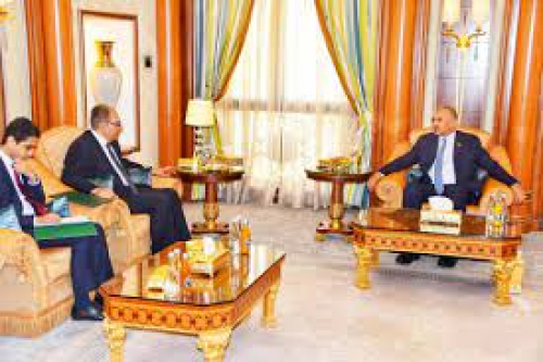 ما دلالات لقاء الرئيس الزُبيدي بالسفير المصري ؟