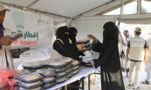 مؤسسة زايد توزيع وجبة إفطار صائم للمرة الثانية في أبين