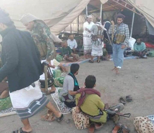 رفض التوجه إلى الرياض.. الصبيحي يستقبل المهنئين في العراء