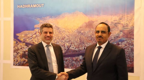 سفير أمريكا يفطر على مائدة محافظ حضرموت