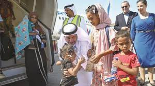 الإمارات تجلي رعايا 16 دولة من السودان
