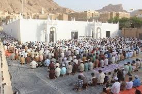تكبيرات العيد في تريم... السلفية تحرم وتحذف عبارة "وعد الله الصادق لعباده بالنصر"