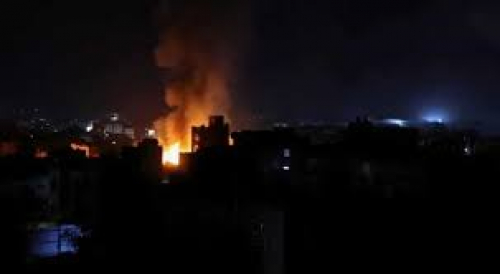 الحوثيون يعترفون بحصيلة ثقيلة.. 61 قتيلاً و139 جريحًا بغارات جوية!