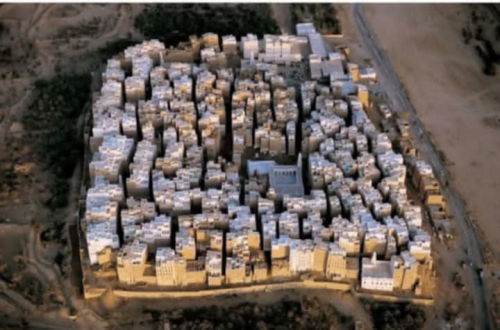 ‏الذكرى الـ 115لوفاة الإمام طاهر بن سميط في شبام.