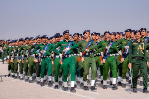 بن بريك يشهد العرض العسكري المهيب لقوات العسكرية الثانية والنخبة الحضرمية