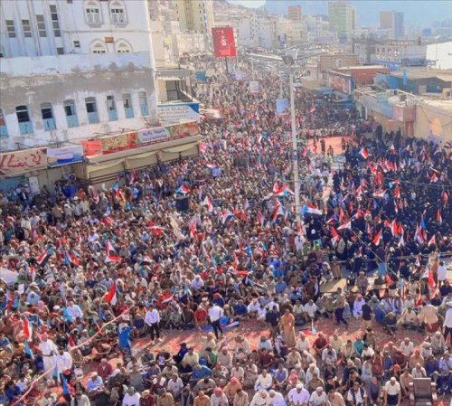 توافد حشود كبيرة للمشاركة في مليونية “حضرموت أولا” في المكلا