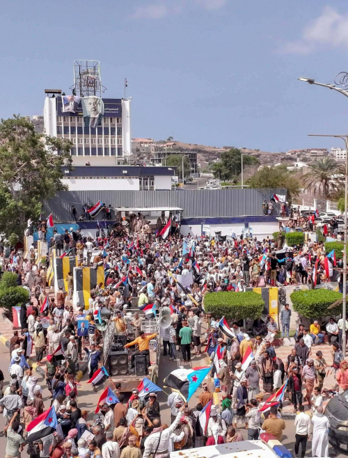 بعد فتح مقرات المجلس.. قيادة الانتقالي تثمن دفاع الجماهير عن مكتسباتها