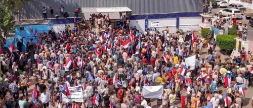  عدن تكسر الإغلاق الشعبي: من بوابة الشارع.. الانتقالي يعود إلى مقراته بالتواهي