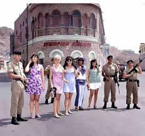 فارق القيم قبل السياسة.. حين يرفض الاستعمار البريطاني إفساد التعليم ويستبيحه إخوان اليمن