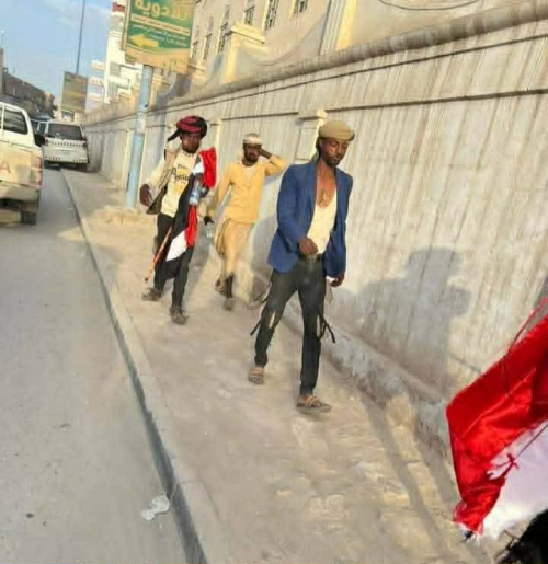  حضارم بالإيجار.. من حشد إلى مسرحية مكشوفة.. &ldquo;حضارم تهامة&rdquo; عنوان ساخر يكشف زيف المشهد