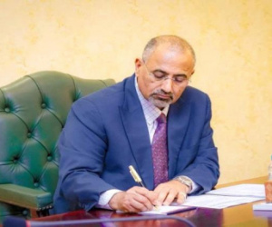 زعلان من عيدروس لأنه أخذ المساجين والمليارات والغاز وسيولة البنك المركزي