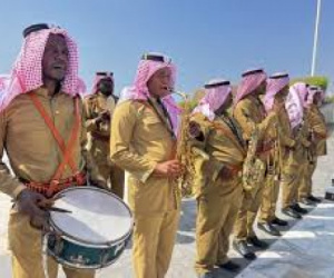 سلطة الاحتلال اليمني المتجدد تحوّل النخبة الحضرمية من امتلاك المدفع والدبابة إلى الطبل والمزمار