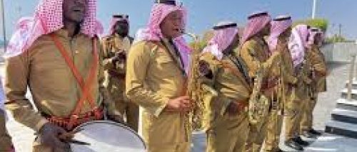 سلطة الاحتلال اليمني المتجدد تحوّل النخبة الحضرمية من امتلاك المدفع والدبابة إلى الطبل والمزمار